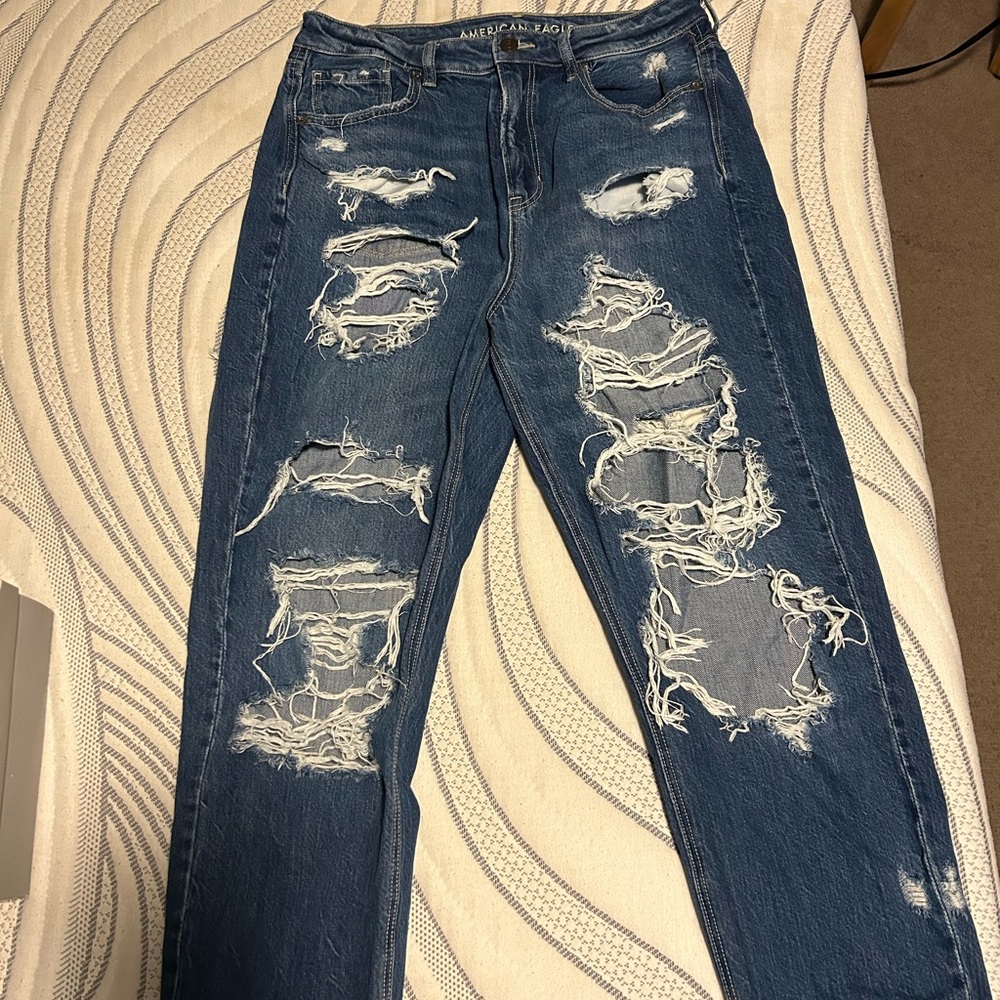 American eagle distressed jeans